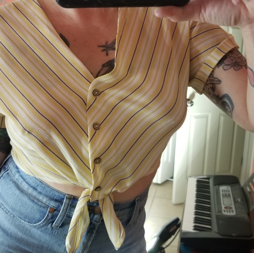 Monteau Button Up Tie Front Crop Top - sz M